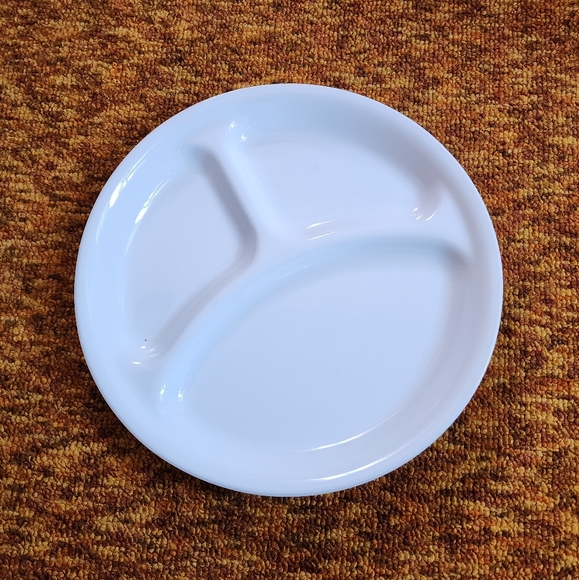Corelle divided dish - Picture 1 of 2